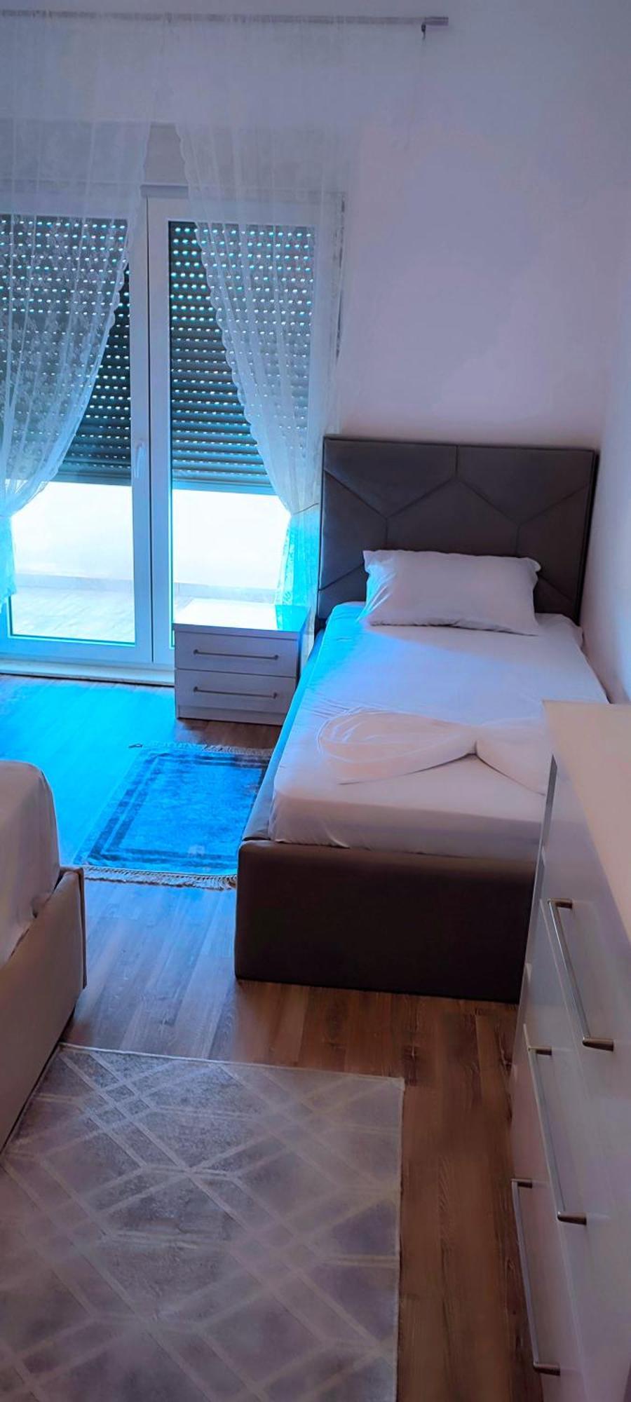 Sabi Apartment Golem Qerret Bilik gambar